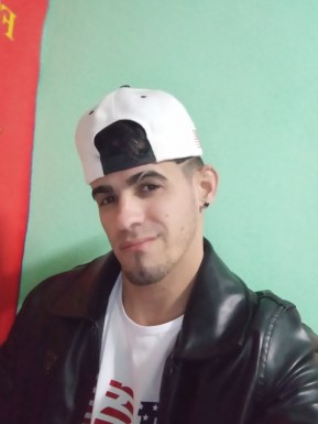 <span>Eliecer, 30</span>&nbsp;<span style='width: 25px; height: 16px; float: right; background-image: url(/bitmaps/flags_small/CU.PNG)'>&nbsp;</span><br><span>Bauta, Cuba</span>&nbsp;<input type='button' class='joinbtn' style='float: right' value='JOIN NOW' />