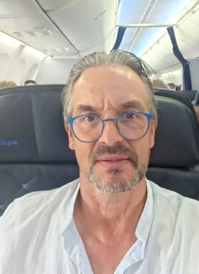 <span>Reinhard, 61</span>&nbsp;<span style='width: 25px; height: 16px; float: right; background-image: url(/bitmaps/flags_small/DE.PNG)'>&nbsp;</span><br><span>Weiskirchen, Germany</span>&nbsp;<input type='button' class='joinbtn' style='float: right' value='JOIN NOW' />