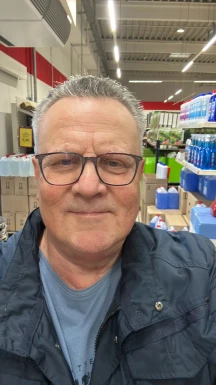 <span>Jörg, 69</span>&nbsp;<span style='width: 25px; height: 16px; float: right; background-image: url(/bitmaps/flags_small/DE.PNG)'>&nbsp;</span><br><span>Hochstadt A, Germany</span>&nbsp;<input type='button' class='joinbtn' style='float: right' value='JOIN NOW' />