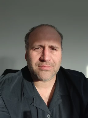 English men looking for love