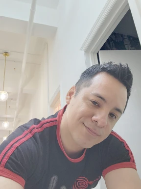 <span>Victor, 43</span>&nbsp;<span style='width: 25px; height: 16px; float: right; background-image: url(/bitmaps/flags_small/US.PNG)'>&nbsp;</span><br><span>New York, United States of America</span>&nbsp;<input type='button' class='joinbtn' style='float: right' value='JOIN NOW' />